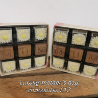 Luxury "Mum" chocolates - Belgium chocolates decorated with flowers and spelling out "MUM"